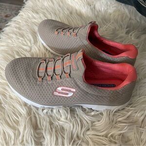 Skechers Summit Slip On Shoes, Women’s size 7.5 Wide